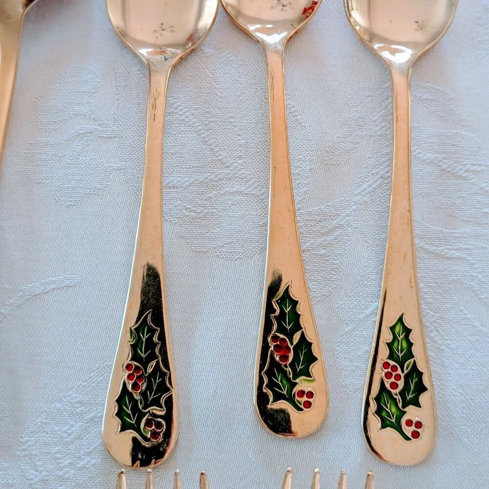 Set of 15 Holly Berry Gold-Tone Flatware Stainless Steel Japan Knife Fork Spoon